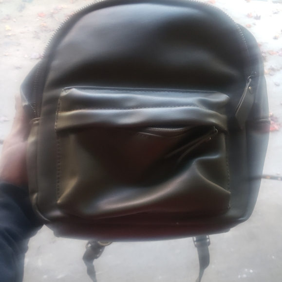 Backpack style purse - Picture 2 of 3